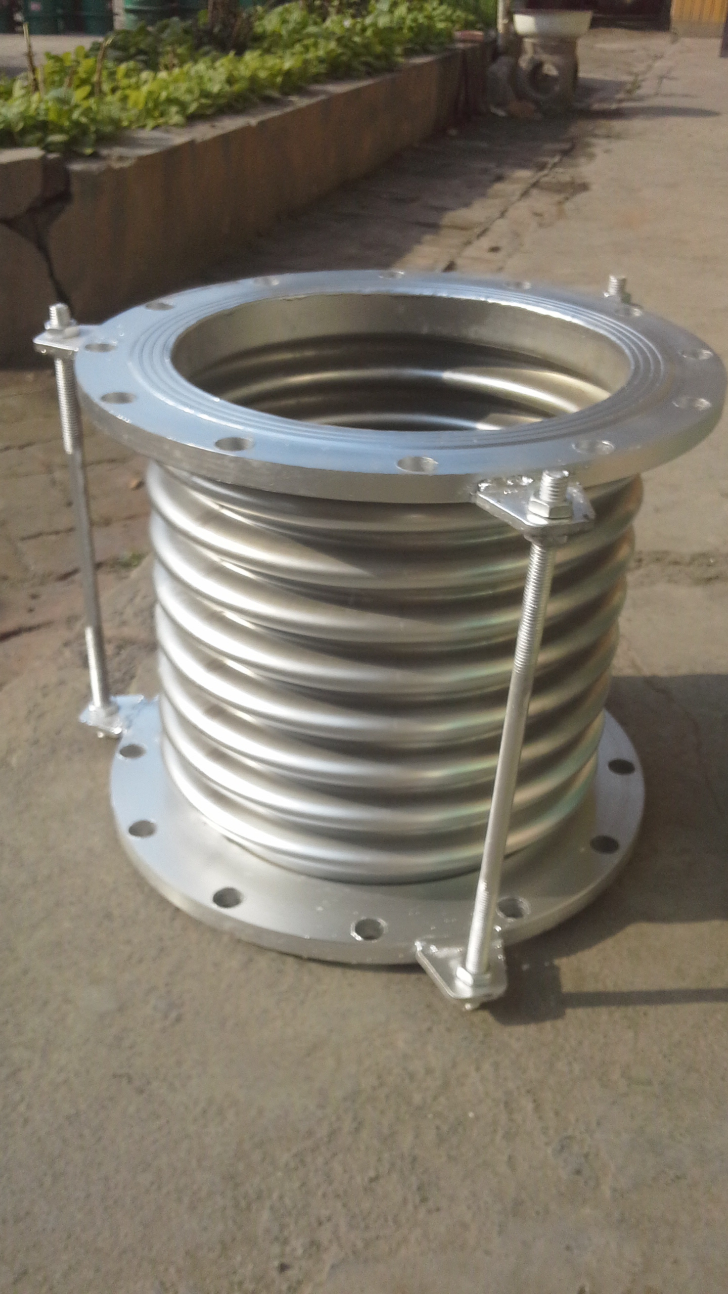 焊接式波纹51漫画APP官方网站金属波纹管是如何电焊焊接上来的