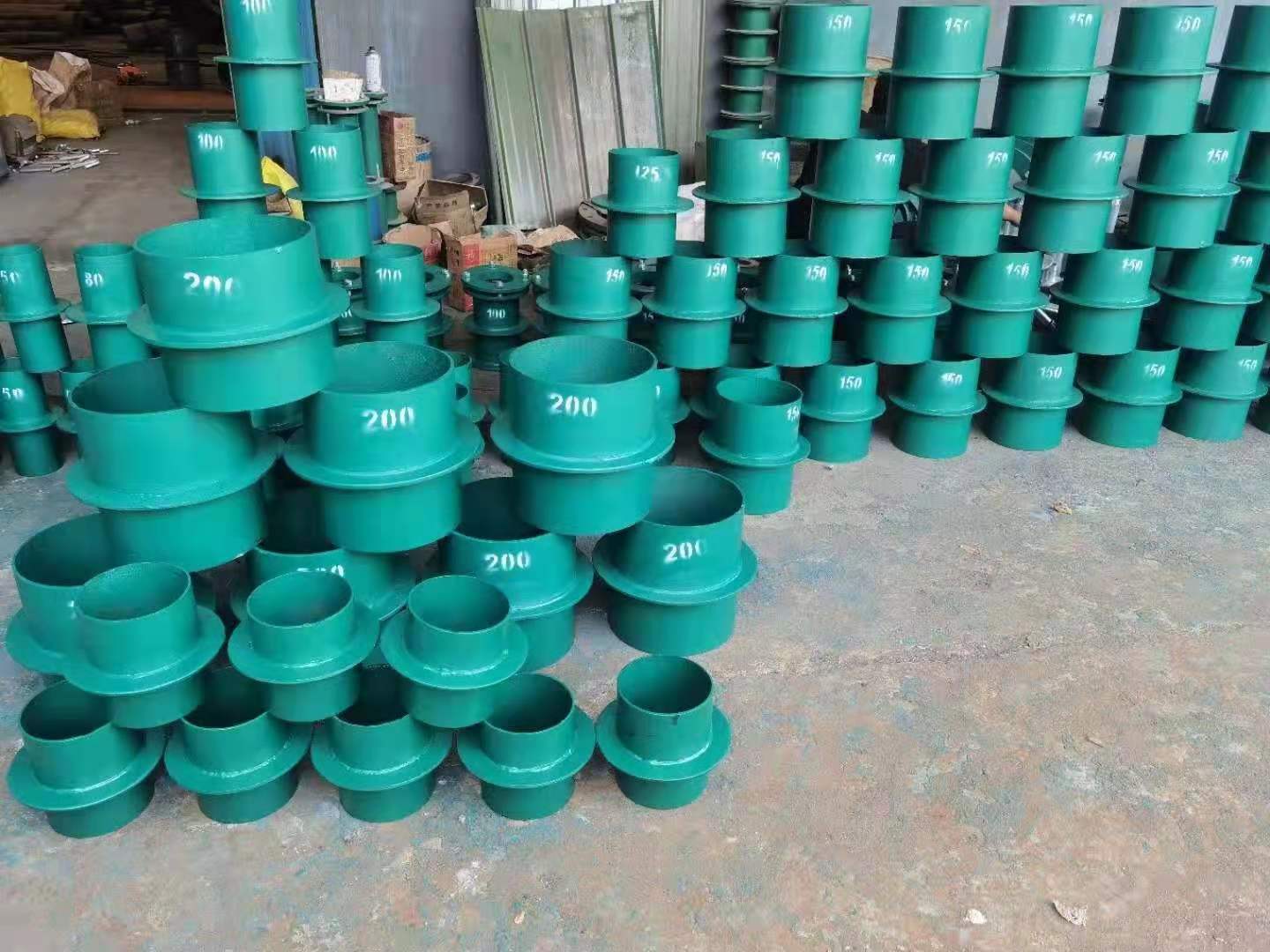 随土建施工一齐安装管道穿混凝土构造的剪力墙基础、穿梁、穿异型